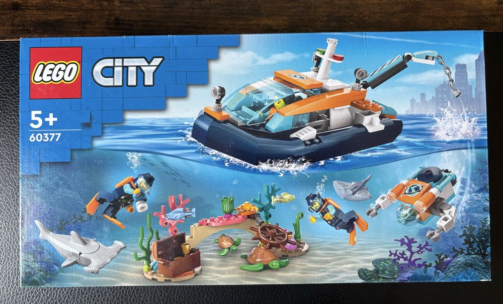 LEGO 60377 City - Łódź do nurkowania badacza