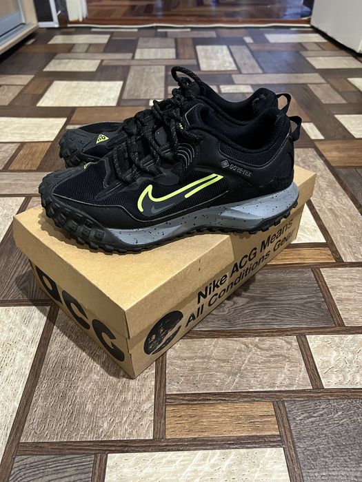 Nike ACG air max , force