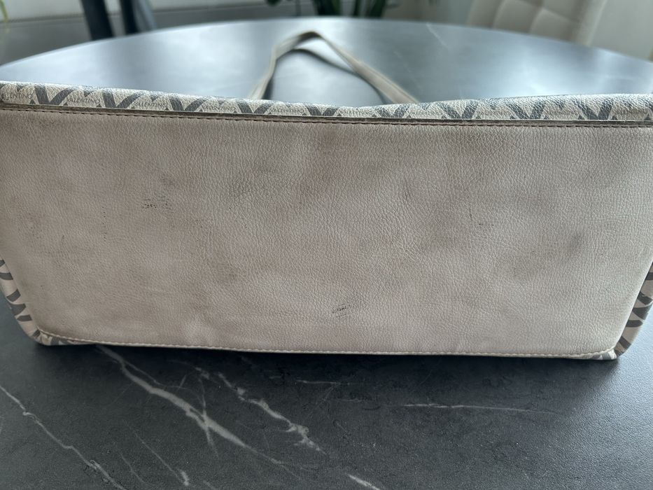 Torba Valentino logowana z kieszonka w srodku