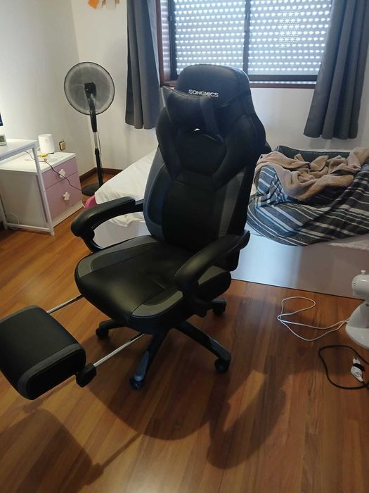 Cadeira Gaming SONGMICS com Apoio para Pés – Bom Estado
