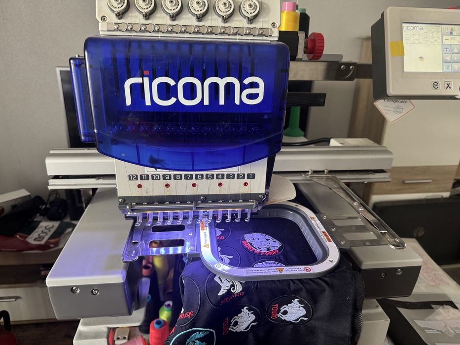 Bordadora profissional Ricoma RCM-1201TC-7S como nova