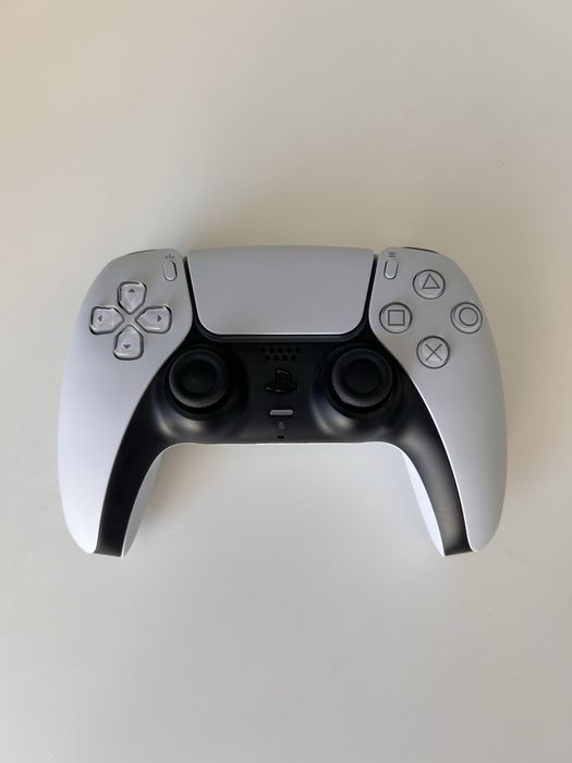 Konsola PS5 Slim z napędem + oryginalny pad i akcesoria