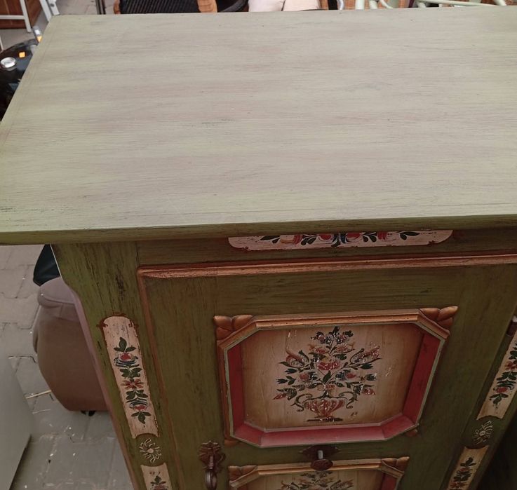 Komoda  kredens Voglauer  w stylu rustykalnym