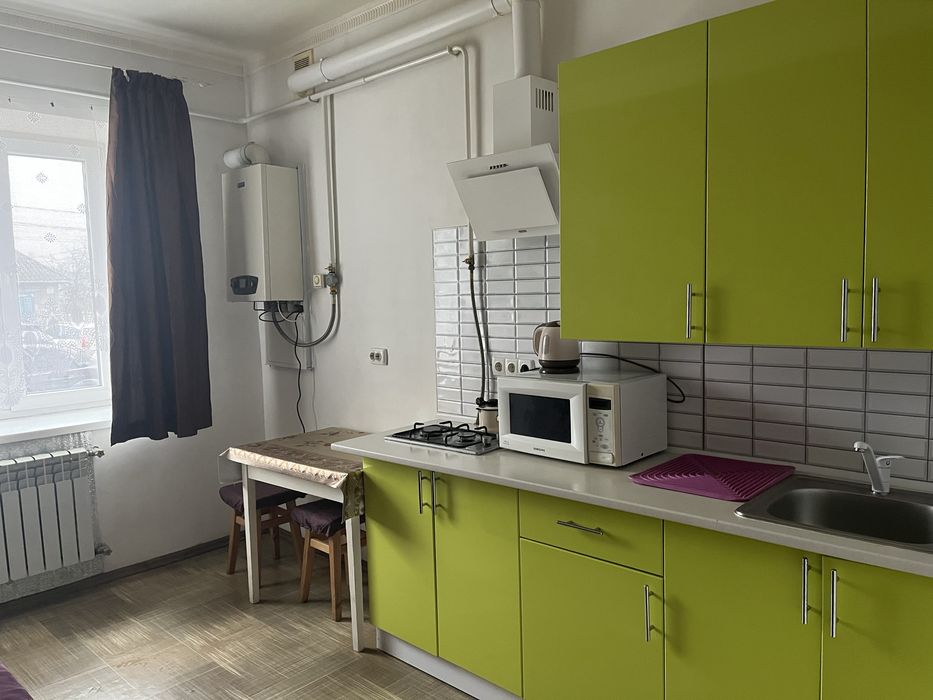 Квартира в центрі. Новобудова, автономне газ. опалення. Даю документи