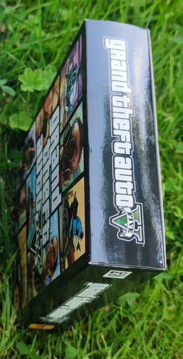 Pudełkowa wersja gry GTA V na PC