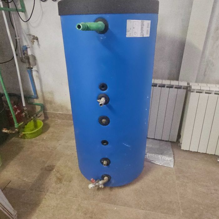 Sistema Completo de Aquecimento Central – Acumulador 200L + 5 Radiadores