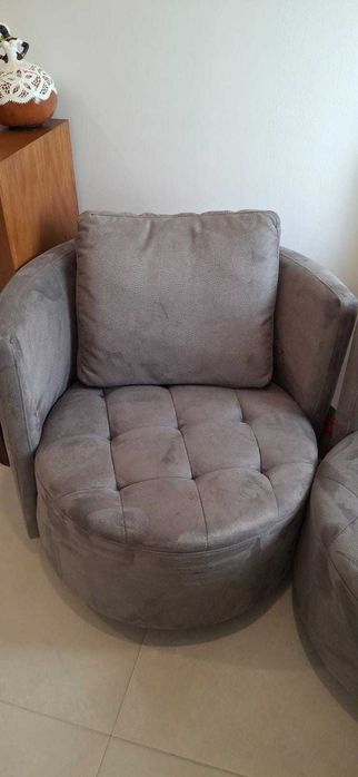 Conjunto Sofás Redondos Giratórios Cinzentos