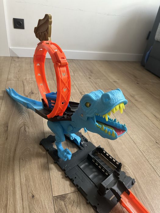 Трек Hot Wheels City Атака T-Rex петля динозавр