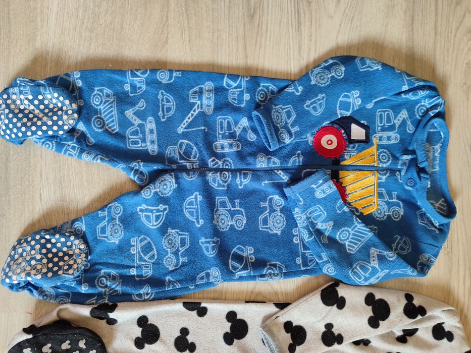 Conjunto de 4 pijamas quentes 18/24 meses
