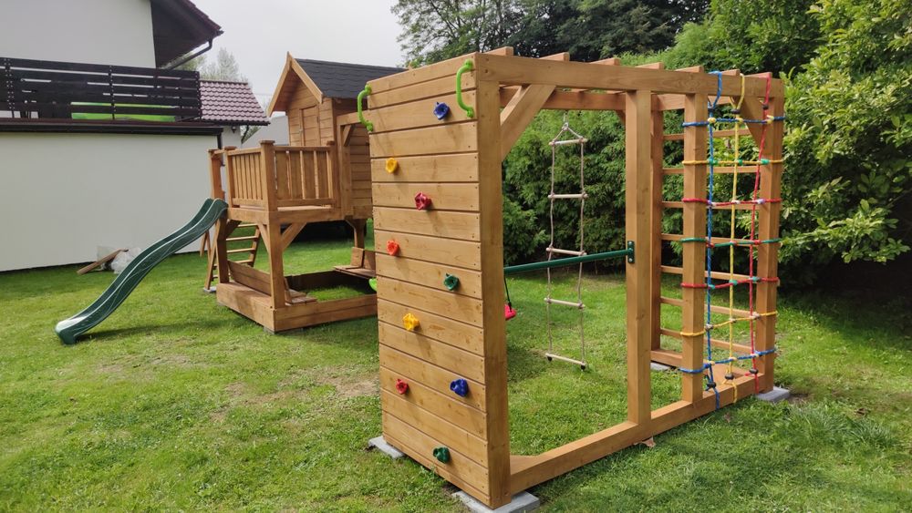 Plac zabaw-meble ogrodowe