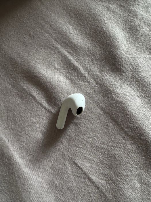 Правий навушник air pods 3