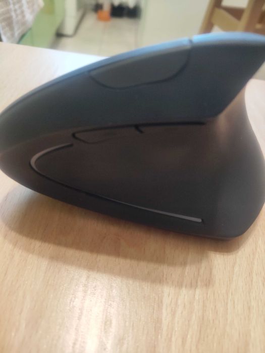 Оптическая мышь 2,4G Вертикальная с подсветкой.