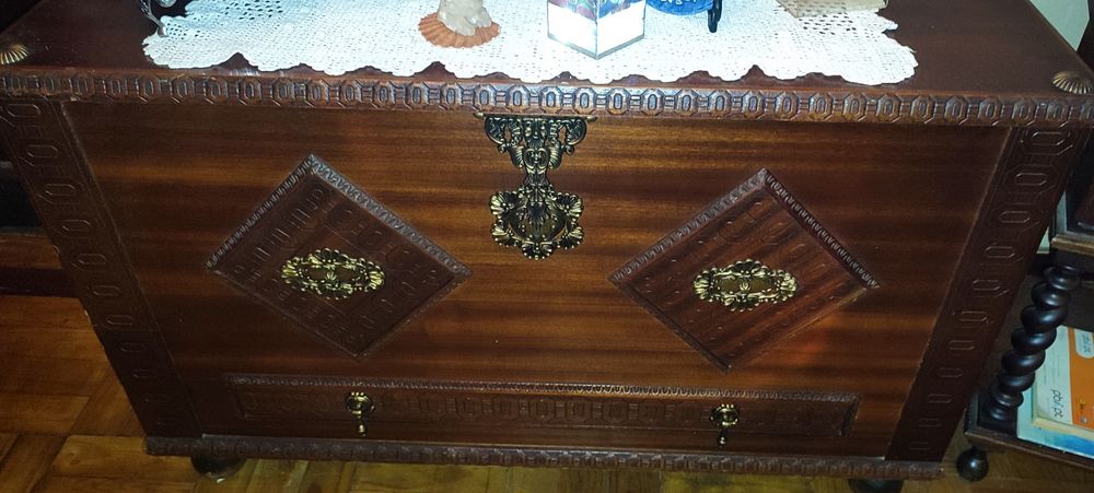 Cómoda com escrivaninha em stado perfeitom imensos anos mas