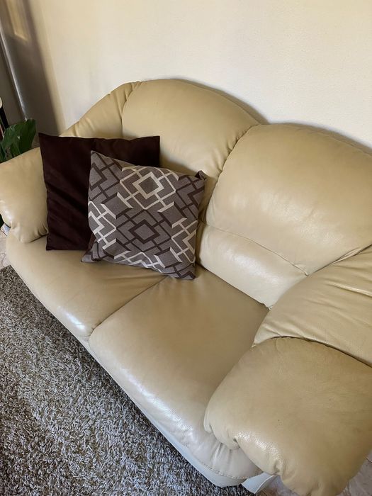 Sofá Pele Bege 2 Lugares