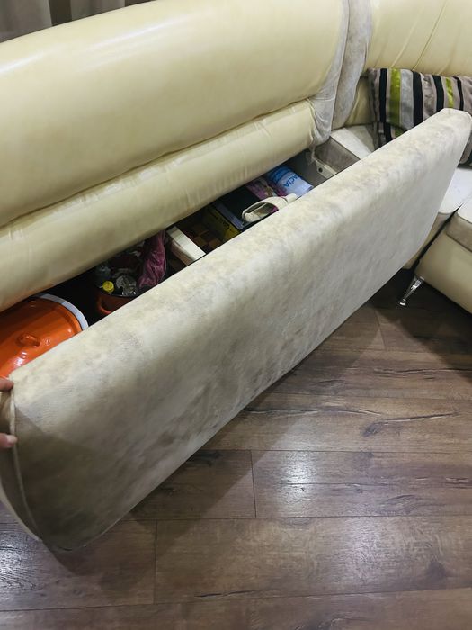 Кухонный уголок-в отличном состояние