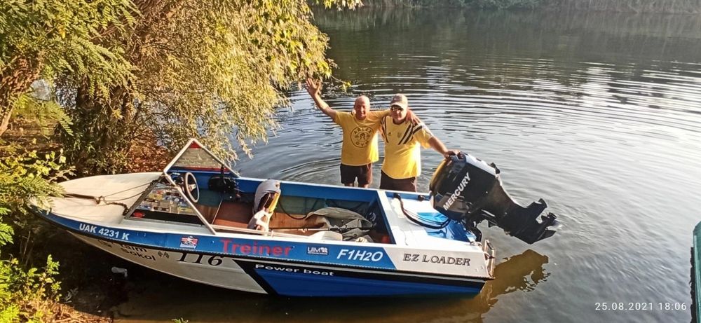 Продам лодку Крым с 60 Меркурием