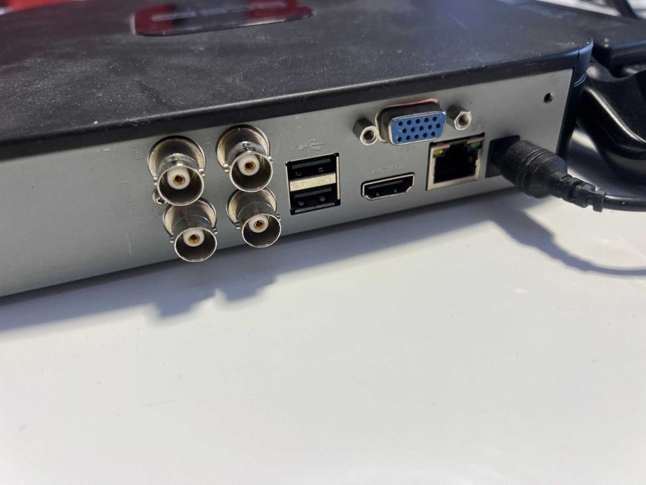 Rejestrator BCS-DVR0401MES z dyskiem 500 GB