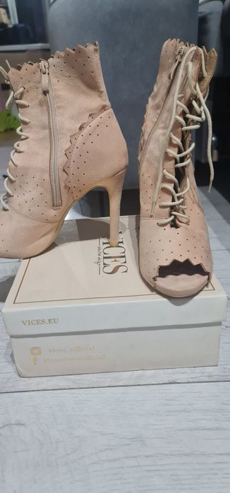 Buty zankostke zamszowo skorkowe