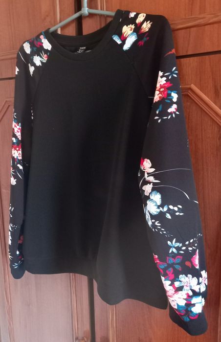 Женский свитшот кофта с акцентными рукавами