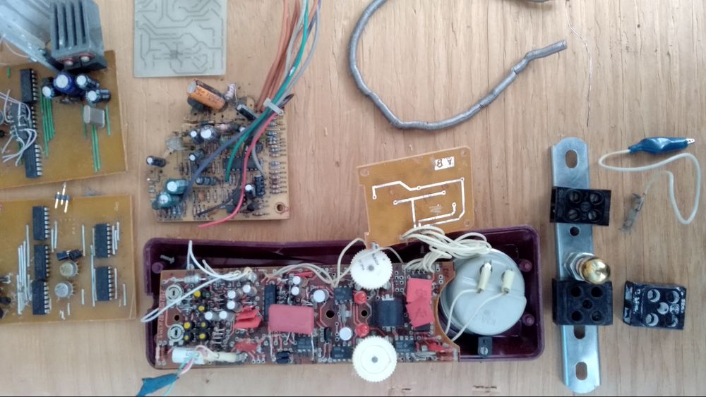 Платы, радиодетали на запчасти.