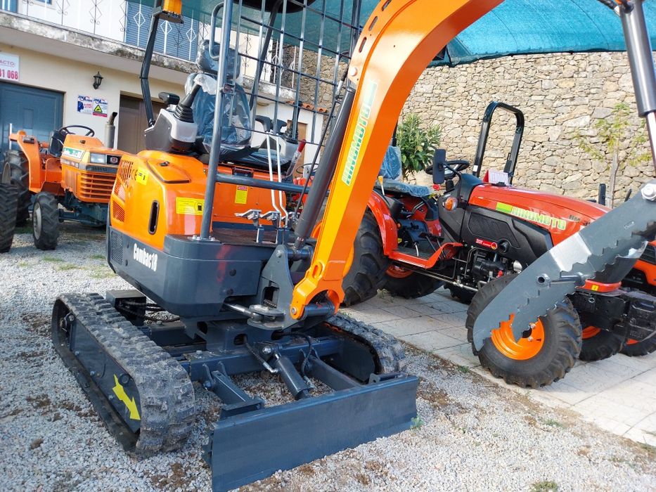 Mini Giratoria Hinomoto 1800 kg Nova