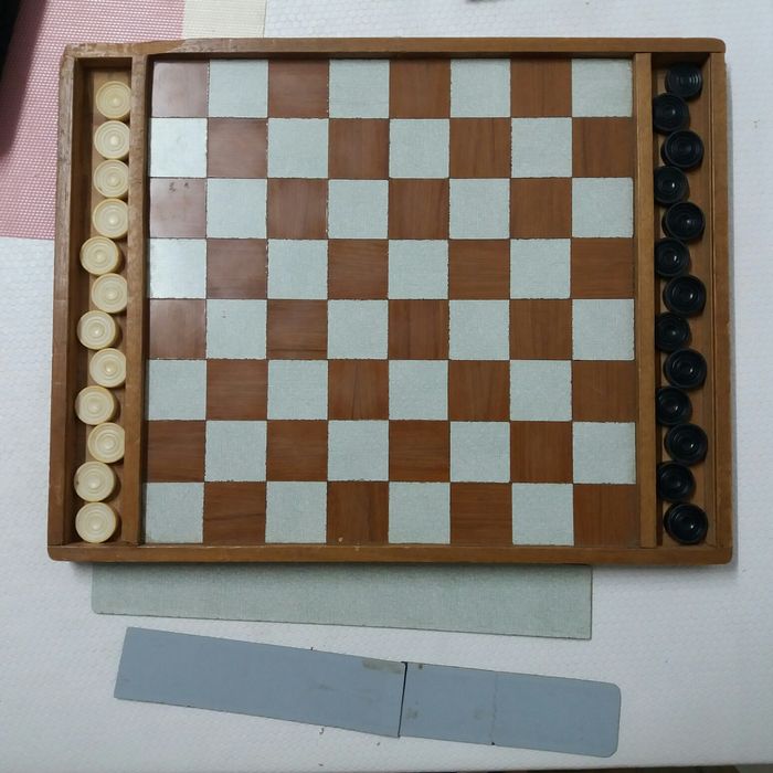 Tabuleiro de damas com as peças