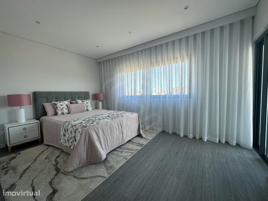 Apartamentos T3 em condomínio de arquitetura moderna em Olhão, Algarve