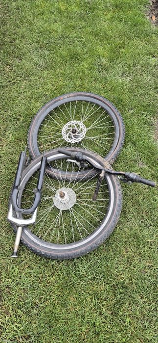 Велозапсастини.Колесо на велосипед