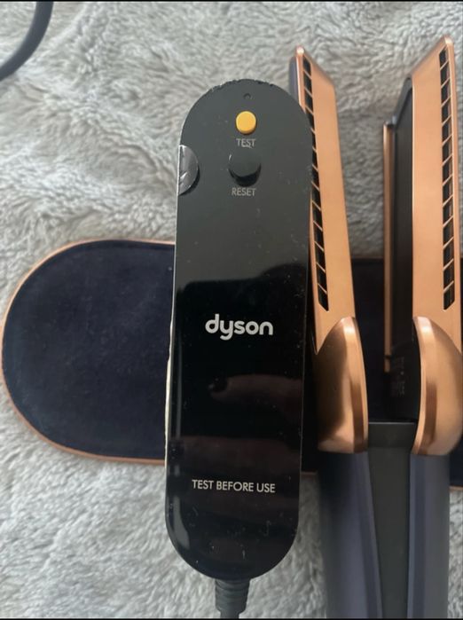 Dyson Airstrait secador