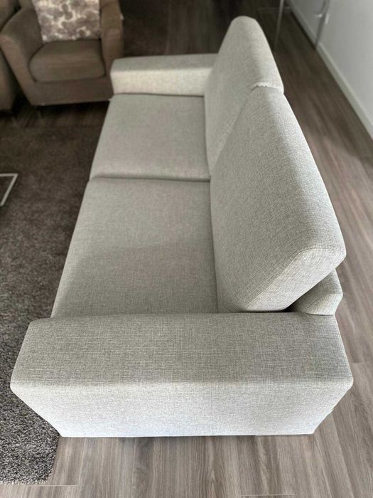 Sofá Geneve 3 lugares estofado a tecido, em ótimo estado