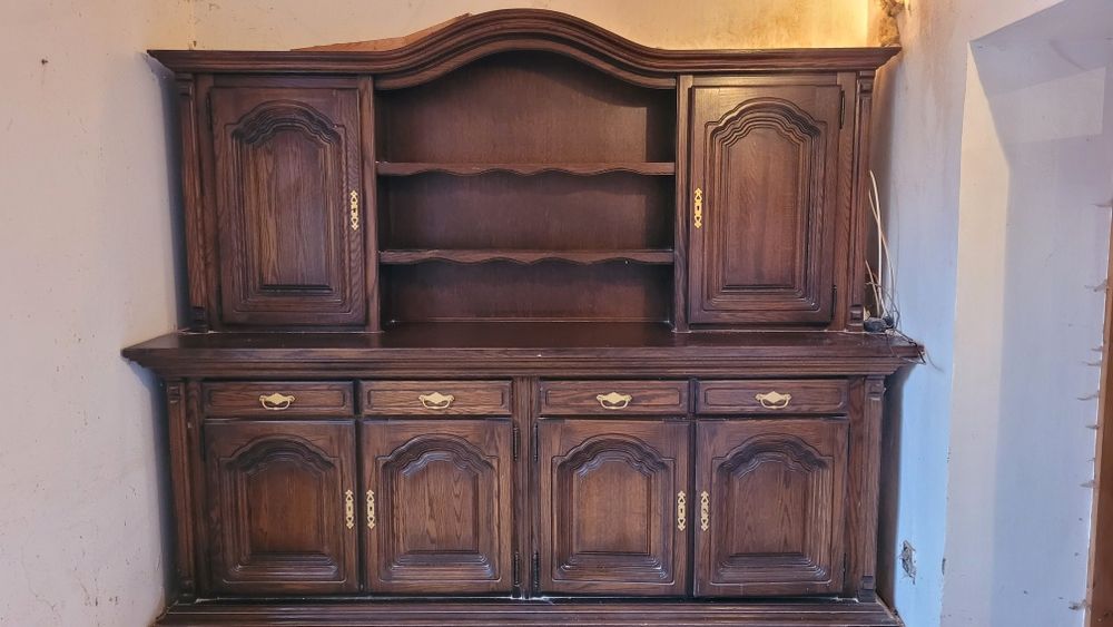 Duży piękny kredens drewniany