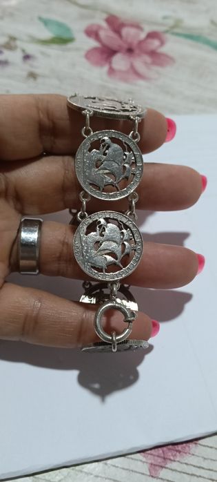 Pulseiras caixinha tudo em prata