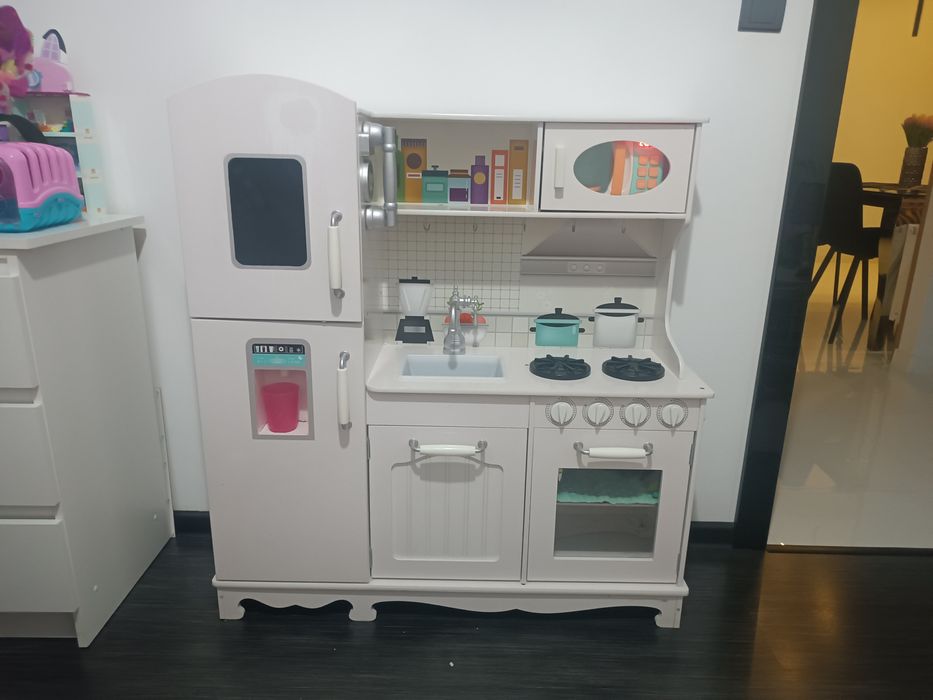 Duża kuchnia drewniana dla dzieci z wyposażeniem