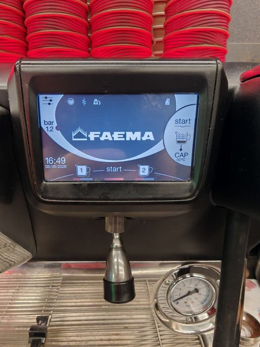 Мультібойлерна кавомашина FAEMA -e71