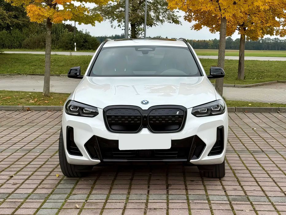 BMW iX3      2023