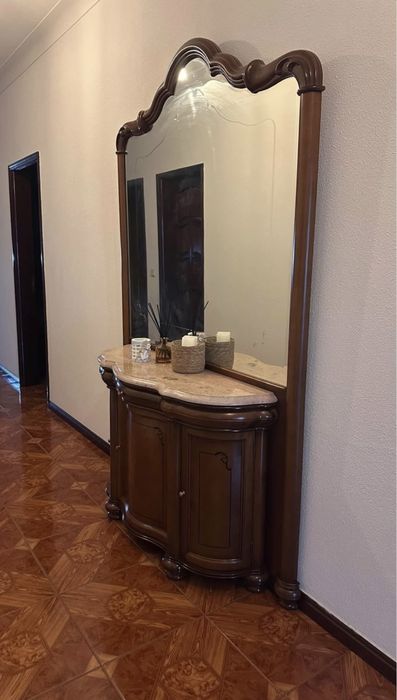 Sapateira de madeira