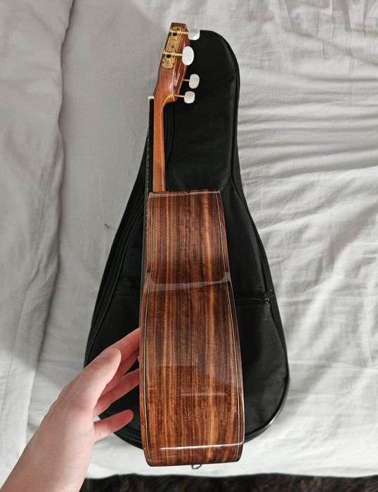 Cavaquinho artesanal