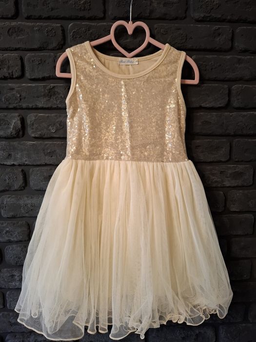 Сукня на дівчинку 116-122 розмір