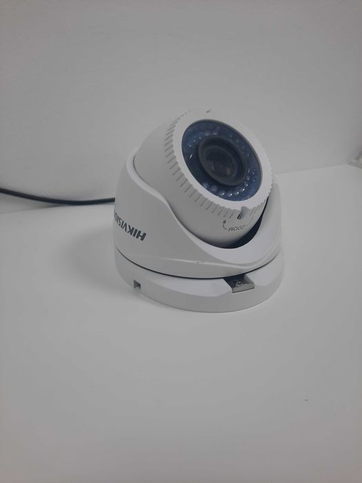 Câmara CCTV Hikvision Analógica - Lente 2.8-12mm