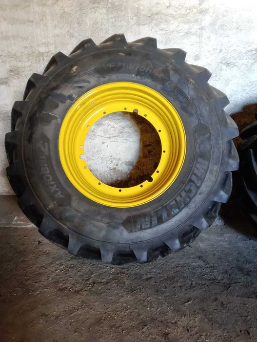 Opony 710/75/42 i 650/60/34 michelin