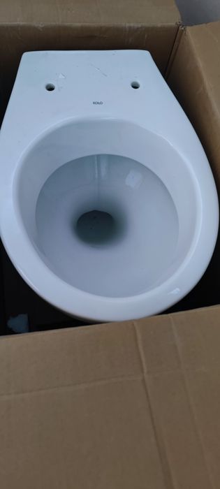 Miska WC koło ze skazą.