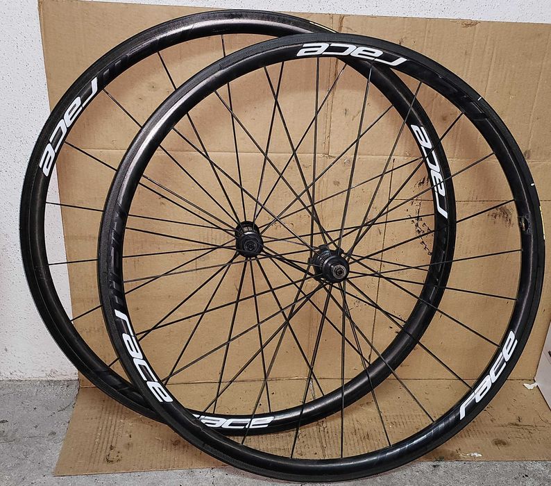 Rodas bicicleta estrada em carbono New Race C30, travão de pista
