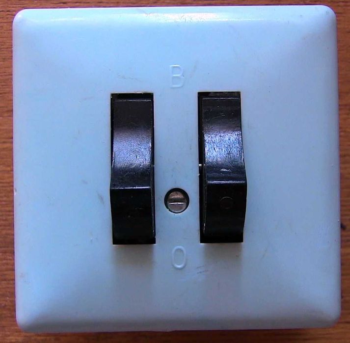 Выключатель СССР двухклавишный. рабочий (не китай!)