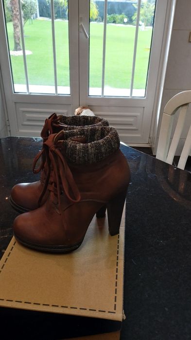 Botins castanhos, tam. 38