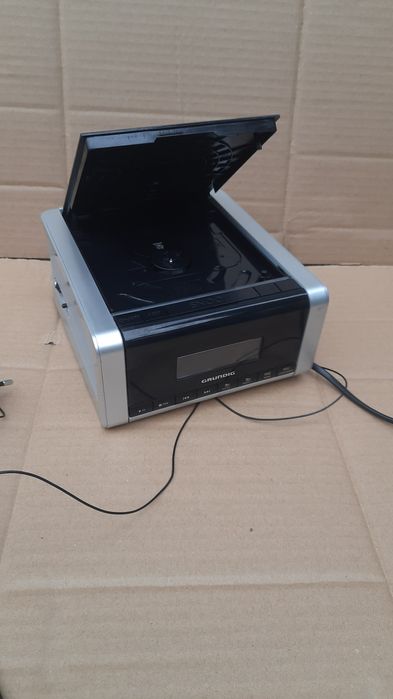 GRUNDIG CCD 5690 функціональний радіо-будильник, стерео
Почніть день з