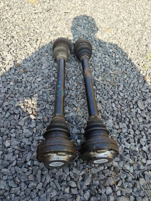 BMW e60 4.4 n62b44 PÓŁOŚ TYLNA 7521133 Lewa Prawa