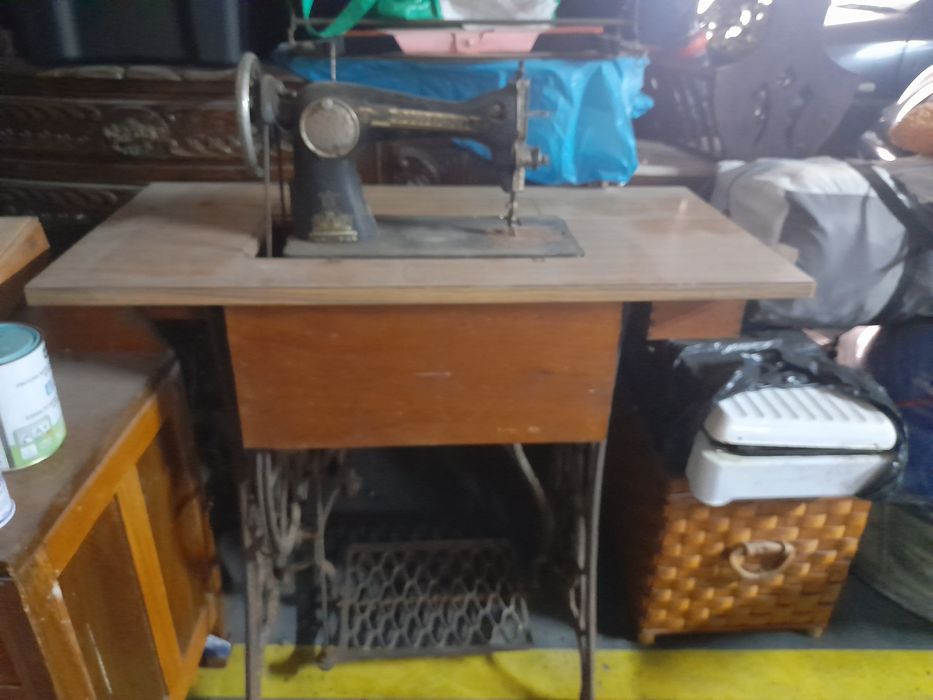 Maquina costura antiga