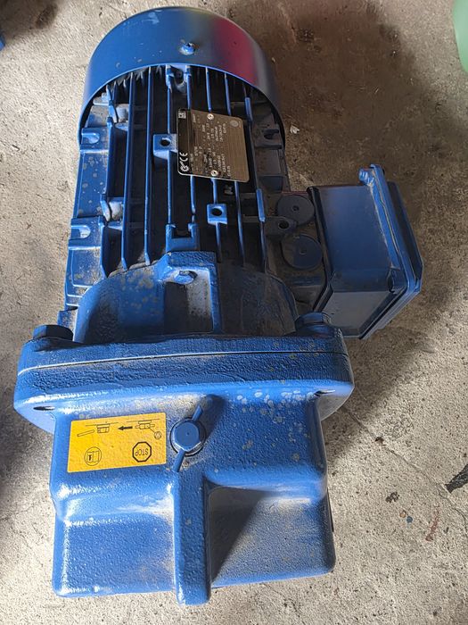 Motoreduktor 3,0 kW 1425/121 obr/min