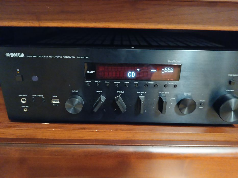 Amplituner stereo Yamaha RN803D