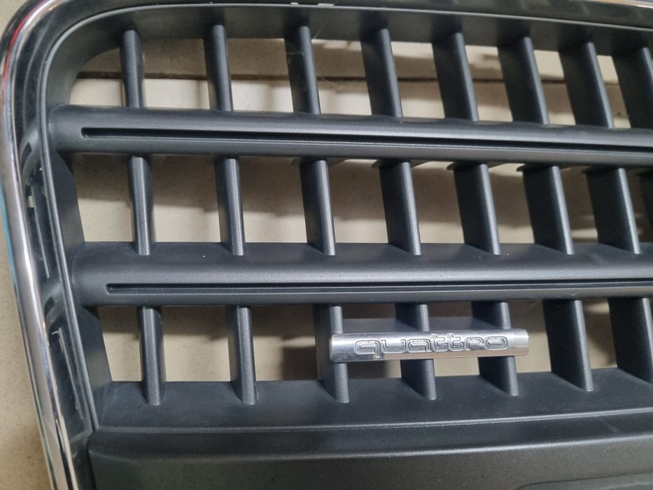 Grelha para-choque frente  e faróis de minimos e pisca audi q7 4l 

Pe